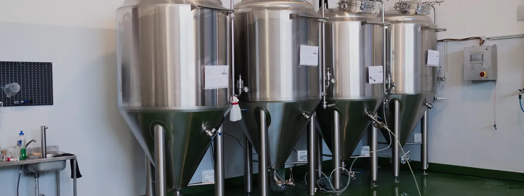 I fermentatori del birrificio Mudita